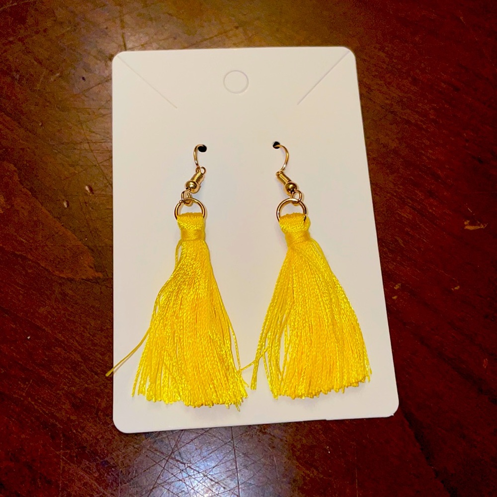 Medium long yellow threads earrings